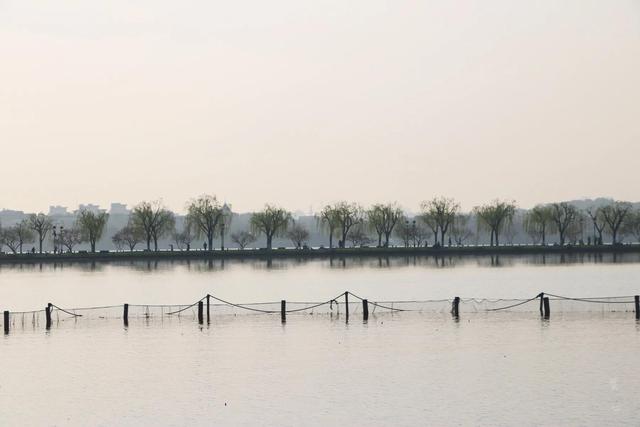 請推薦中國十大美湖？